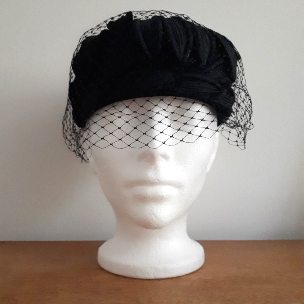 Vintage | Pill Box Hat with Birdcage Veil